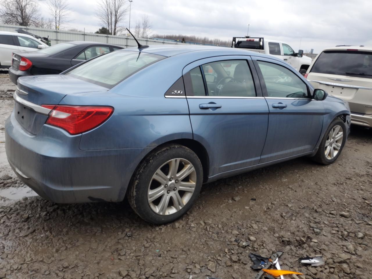 2011 Chrysler 200 - Image 3