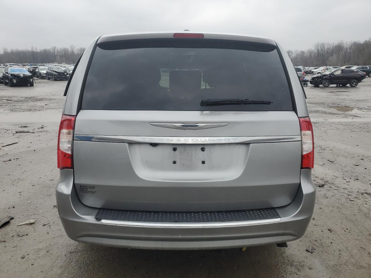 2015 Chrysler Town & Country - Image 6