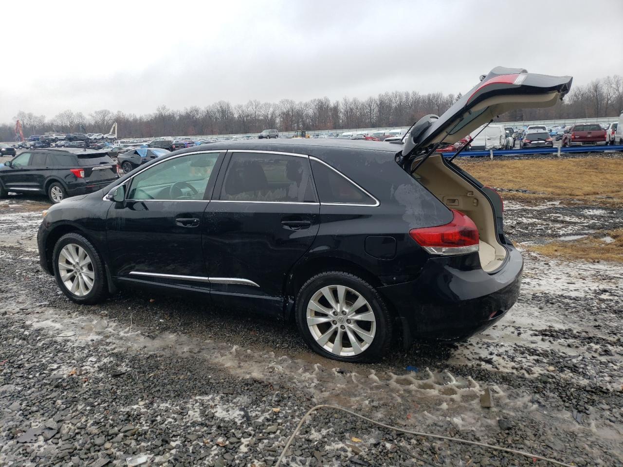 2014 Toyota Venza - Image 2