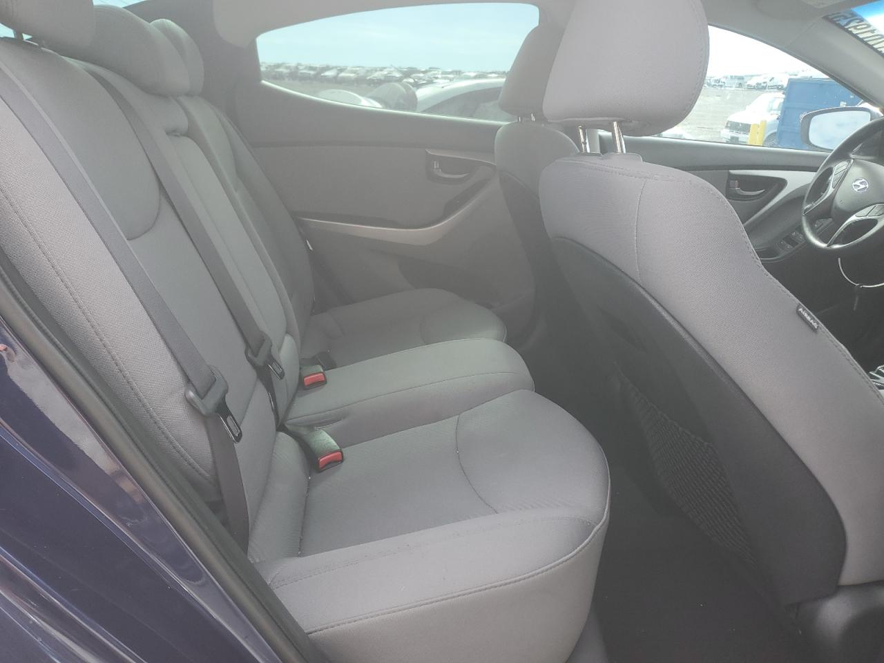 2013 Hyundai Elantra - Image 10