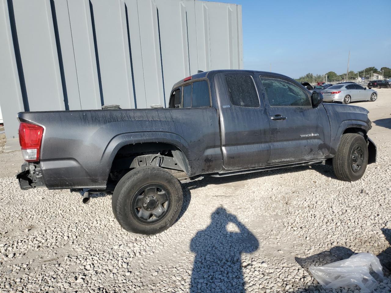 2017 Toyota Tacoma - Image 3