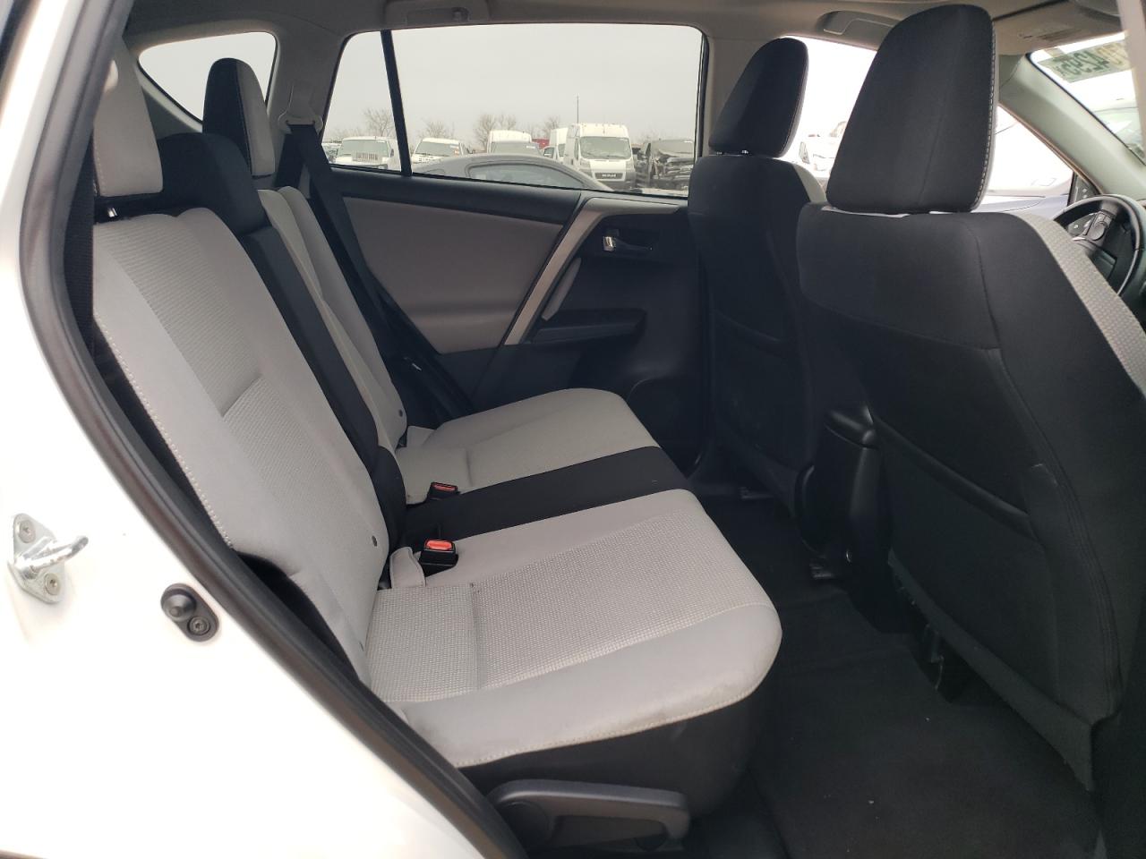 2017 Toyota RAV 4 - Image 11