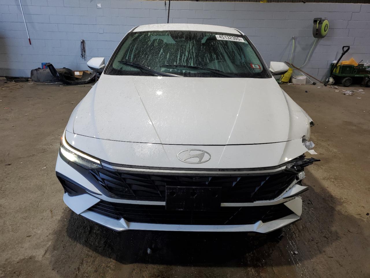 2024 Hyundai Elantra - Image 5