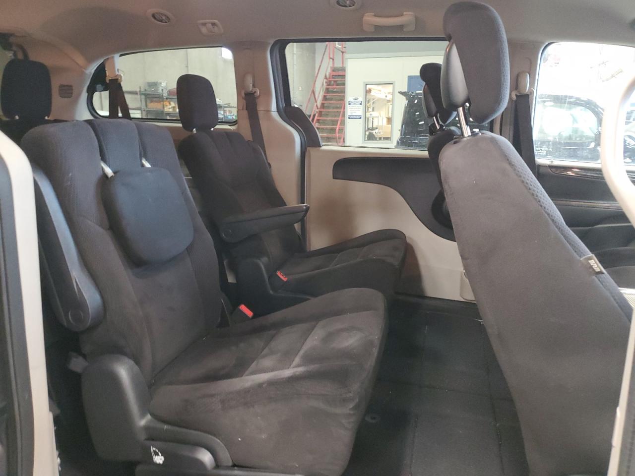 2014 Dodge Caravan - Image 11