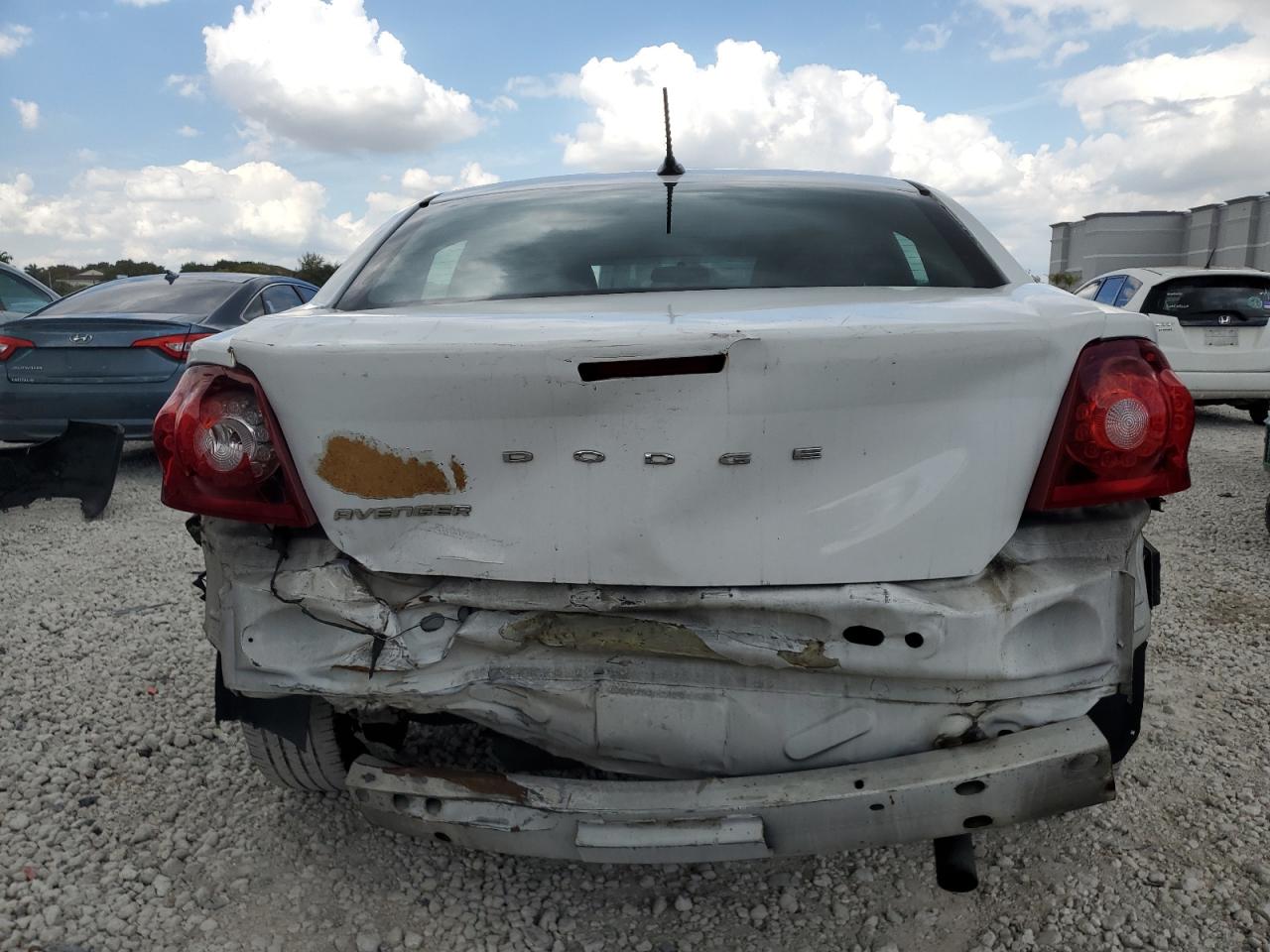 2012 Dodge Avenger - Image 6