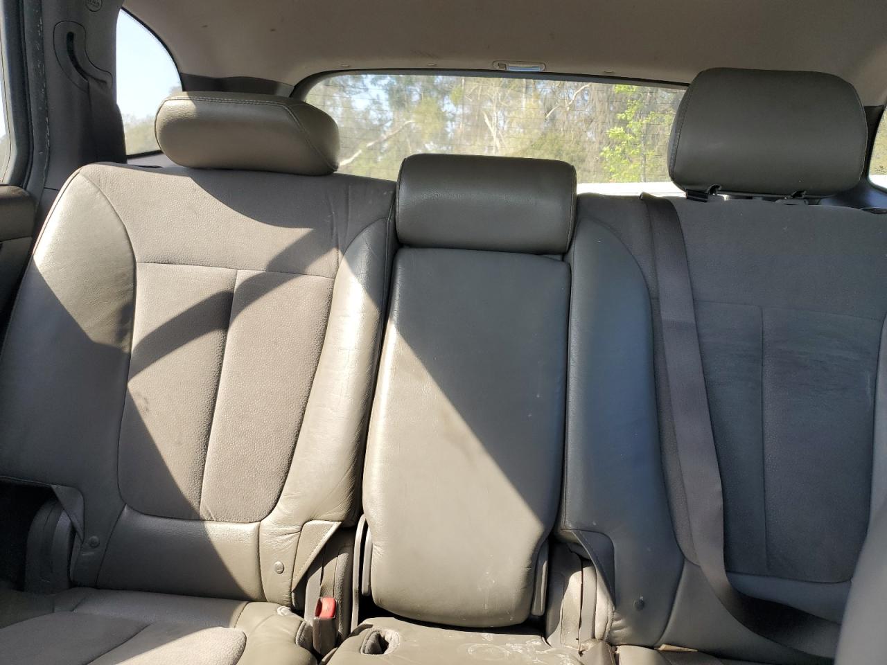 2010 Hyundai Santa Fe - Image 10