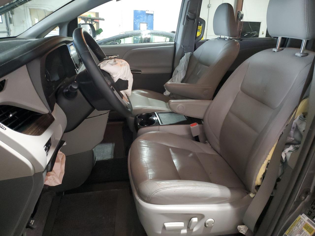 2017 Toyota Sienna - Image 7