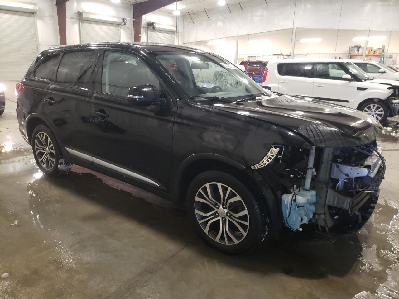 2017 Mitsubishi Outlander - Image 4