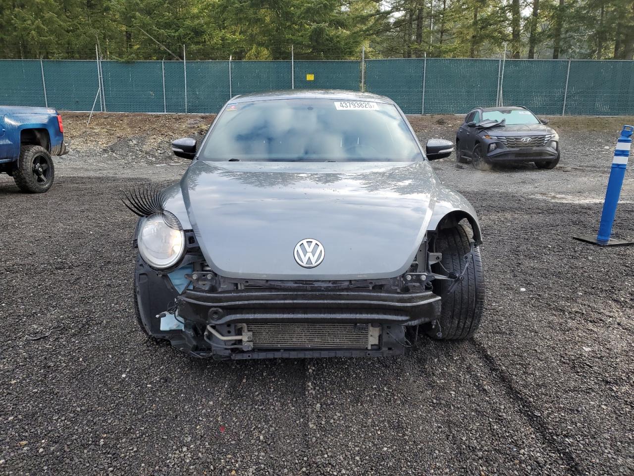2013 Volkswagen Beetle - Image 5