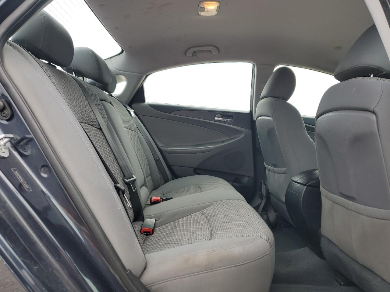 2013 Hyundai Sonata - Image 10