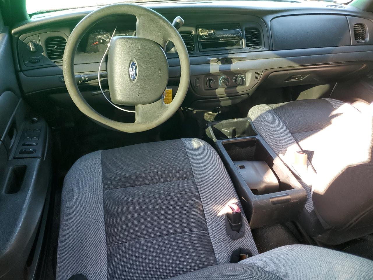 2010 Ford Crown Victoria - Image 8