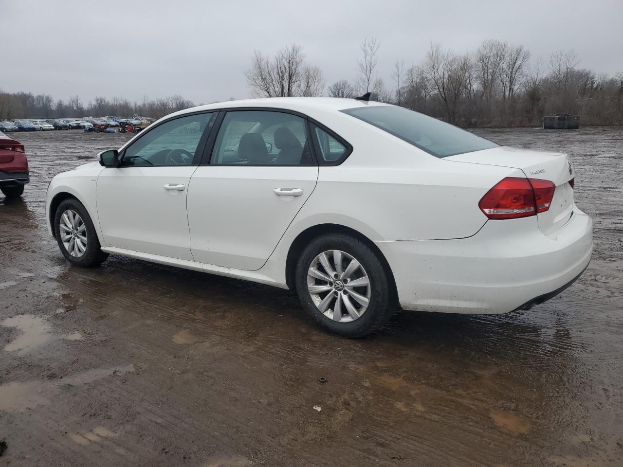 2015 Volkswagen Passat - Image 2
