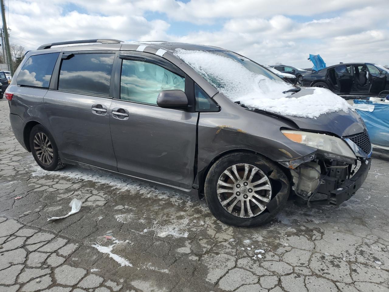 2015 Toyota Sienna - Image 4