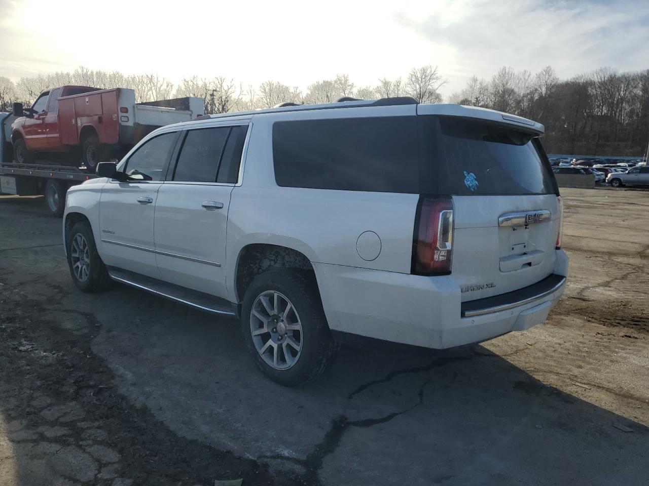 2017 GMC Yukon - Image 2