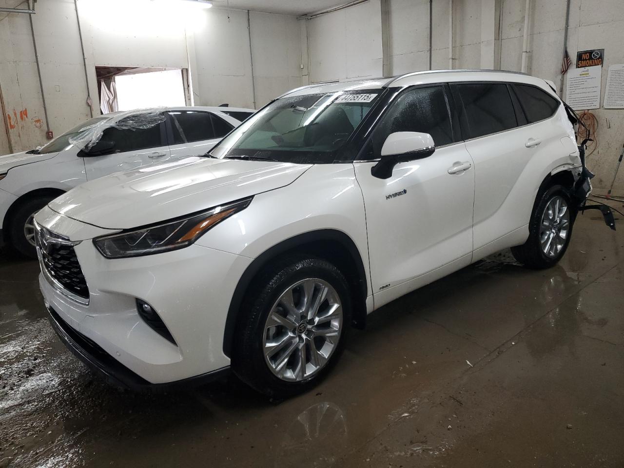 2021 Toyota Highlander - Image 1