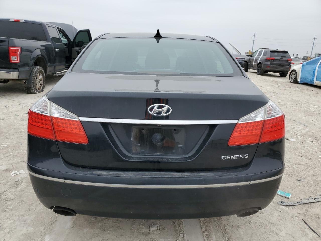 2011 Hyundai Genesis - Image 6