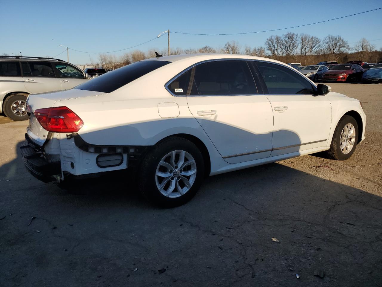 2016 Volkswagen Passat - Image 3