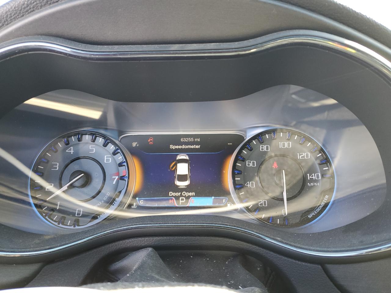 2015 Chrysler 200 - Image 9