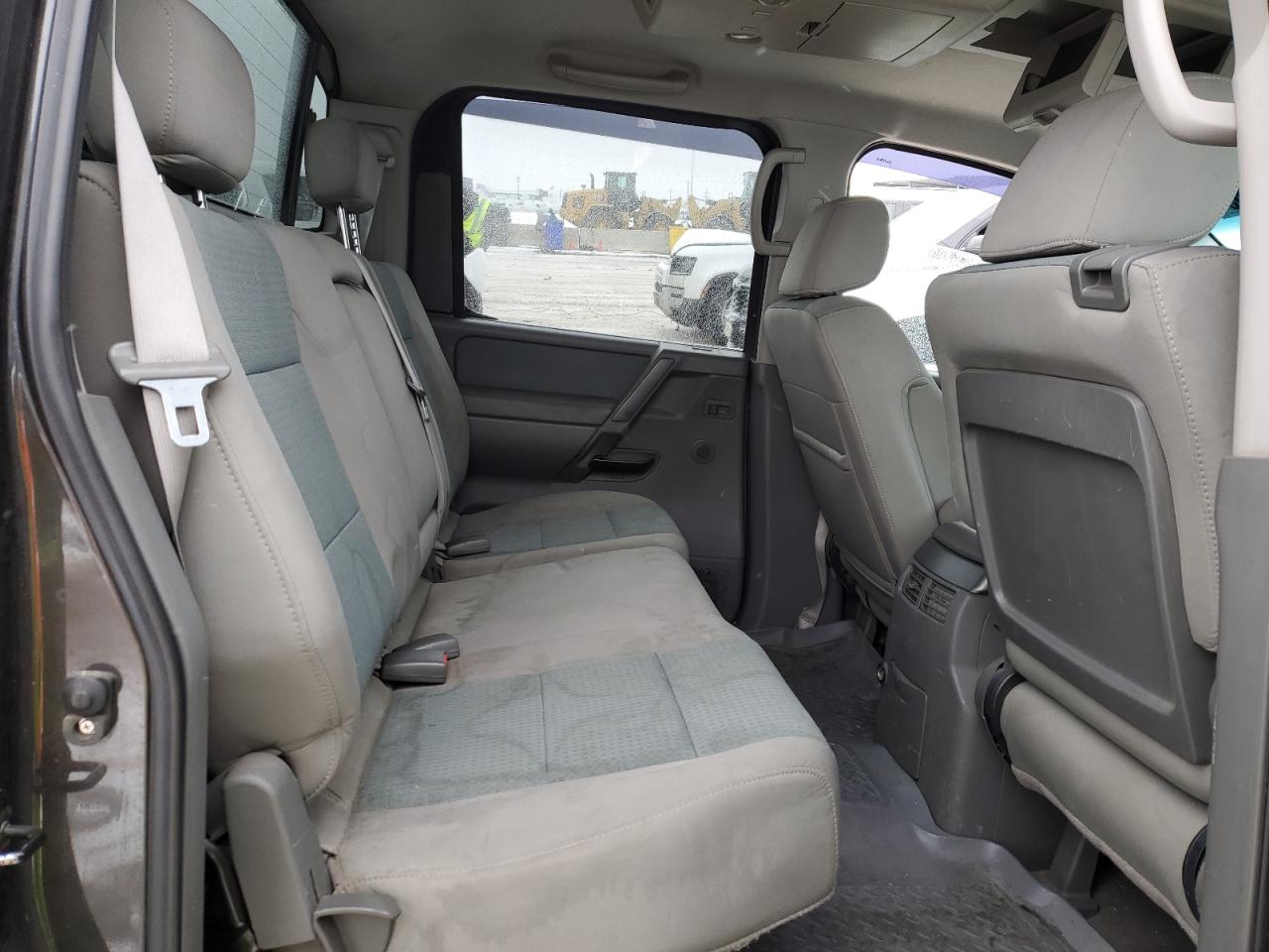2007 Nissan Titan - Image 10