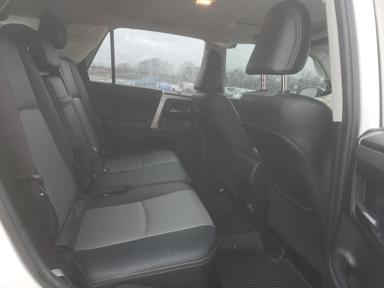 2020 Toyota 4Runner - Image 12