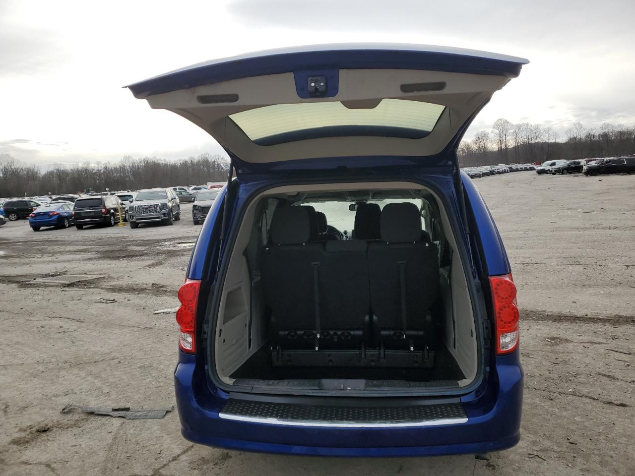 2018 Dodge Caravan - Image 6