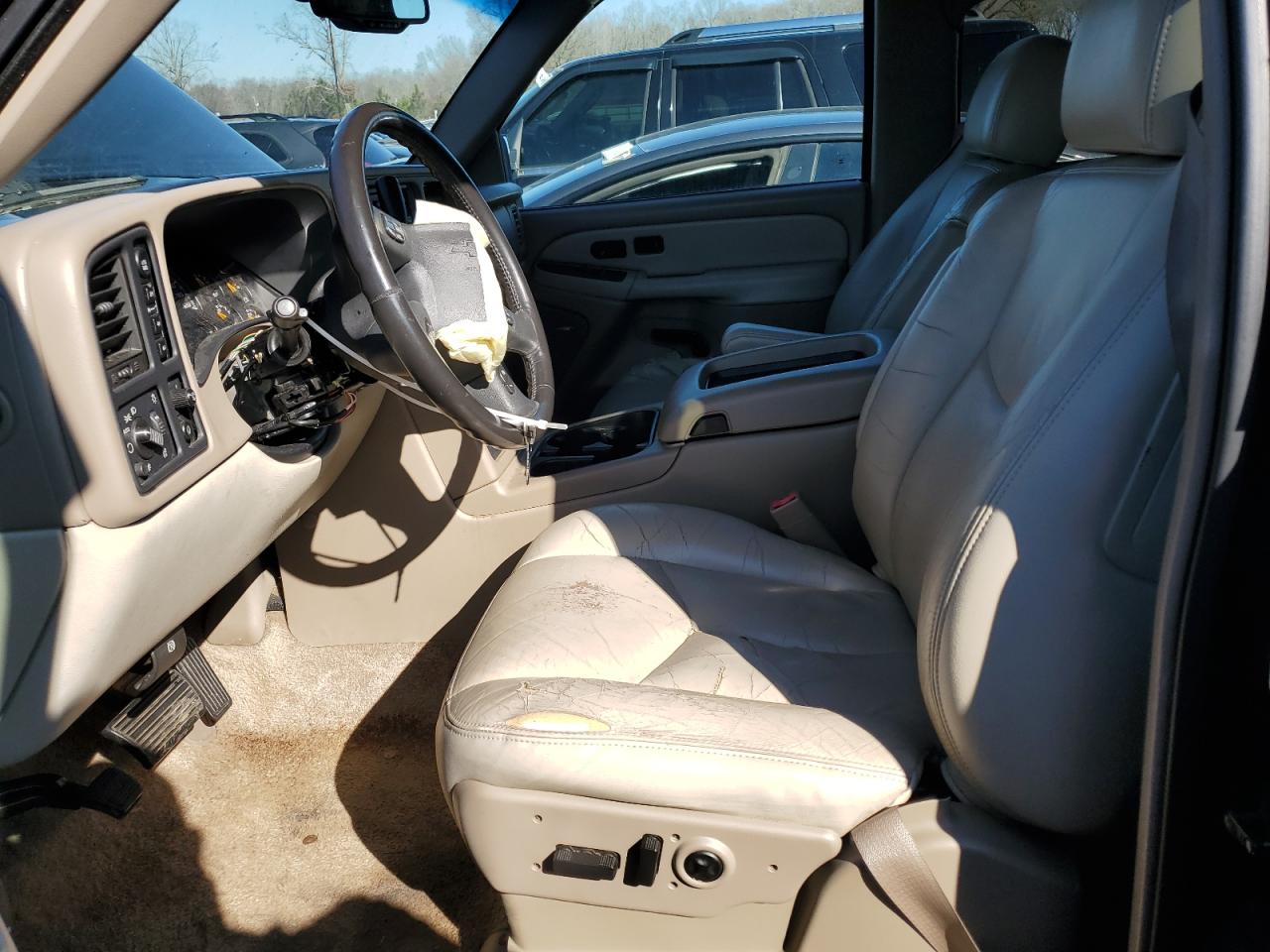 2003 Chevrolet Suburban - Image 7