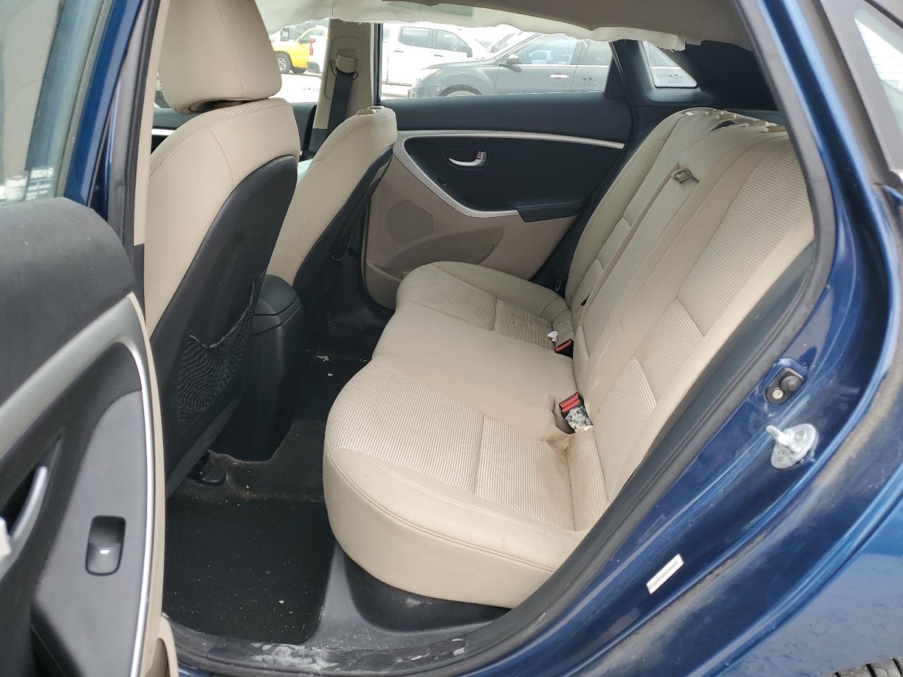 2014 Hyundai Elantra - Image 11