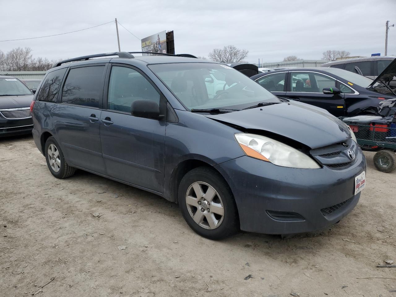 2010 Toyota Sienna - Image 4