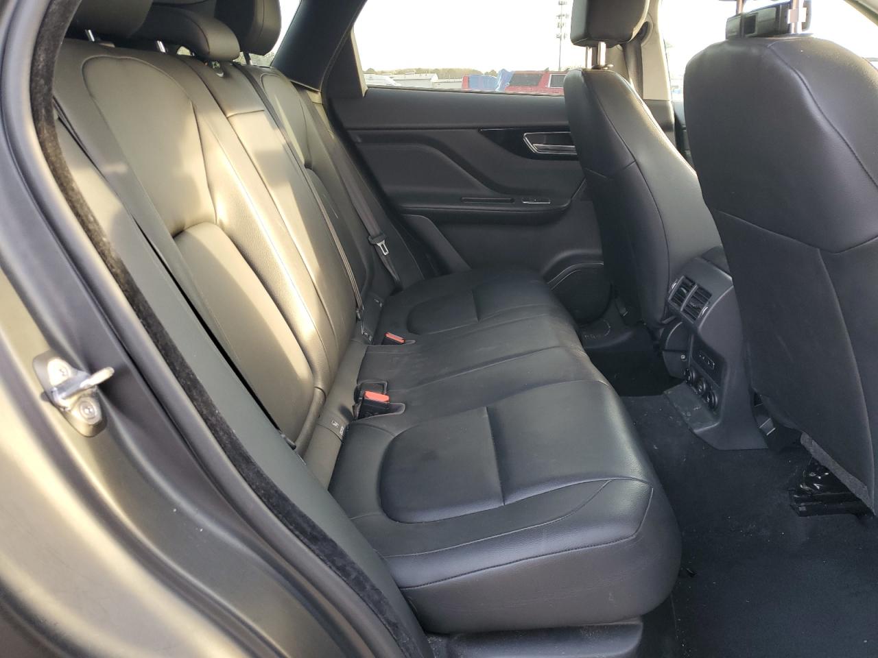 2019 Jaguar F-Pace - Image 11