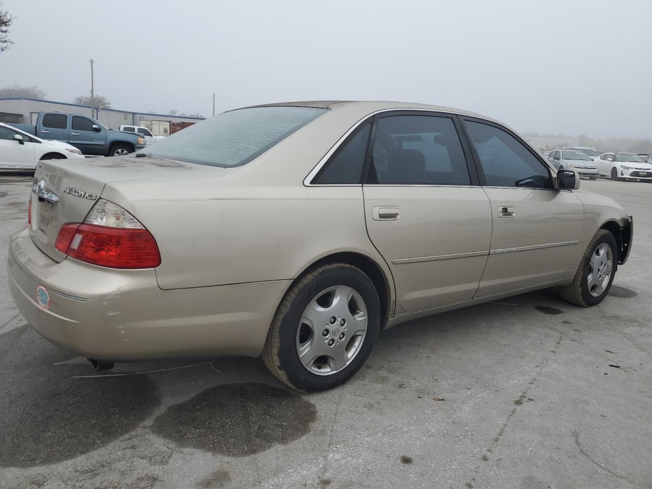2004 Toyota Avalon - Image 3