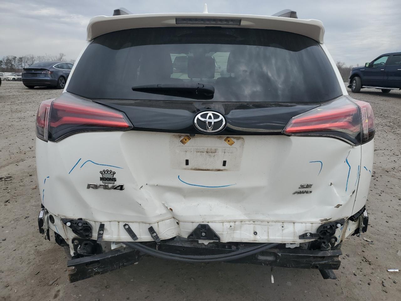 2018 Toyota RAV 4 - Image 6