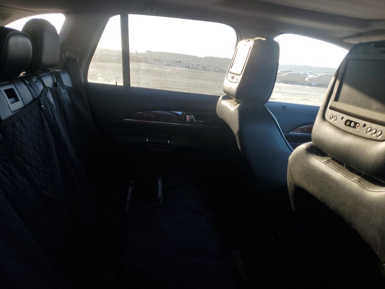 2011 Lincoln MKX - Image 10