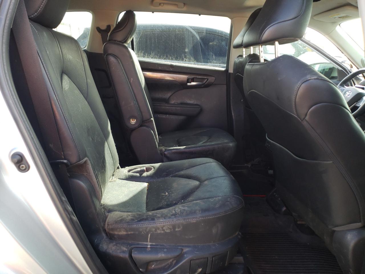 2021 Toyota Highlander - Image 11