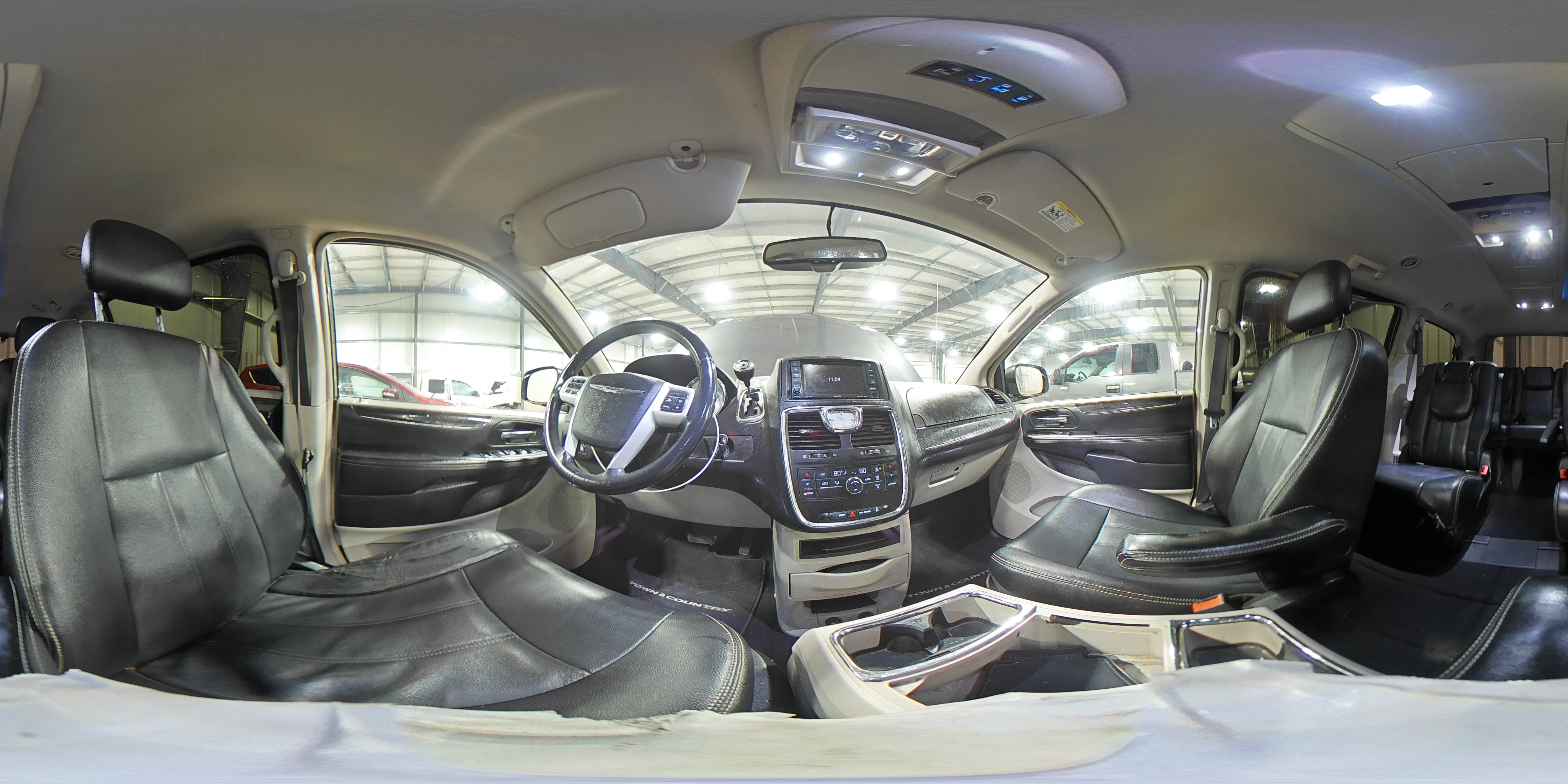 2015 Chrysler Town & Country - Image 15