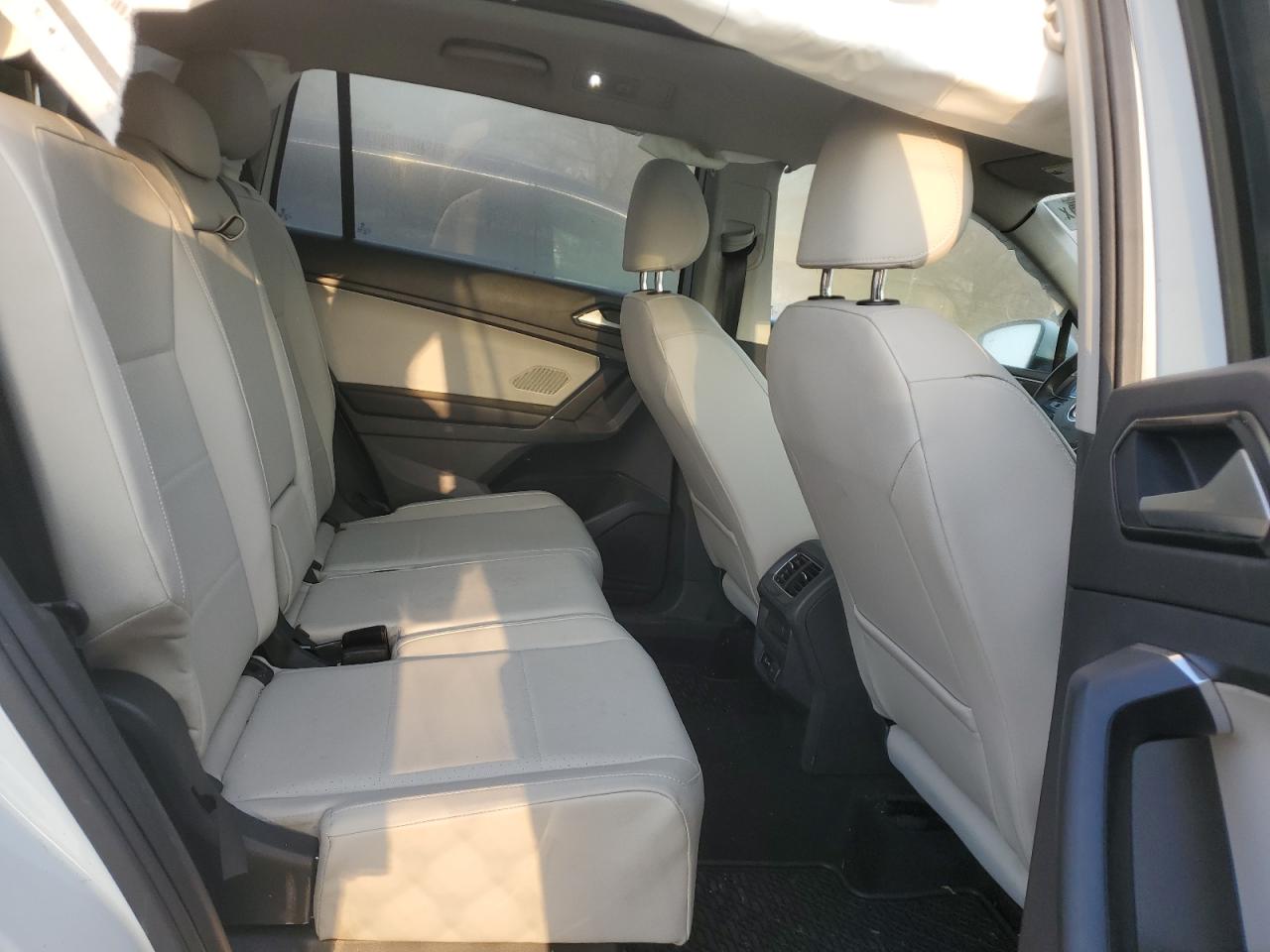 2018 Volkswagen Tiguan - Image 11