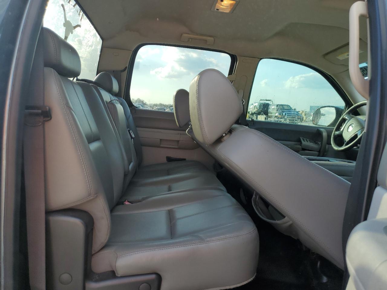 2009 Chevrolet Silverado - Image 10