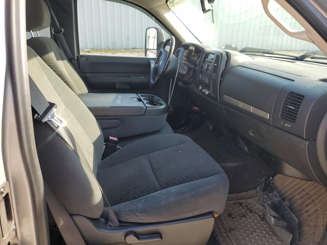 2007 Chevrolet Silverado - Image 10