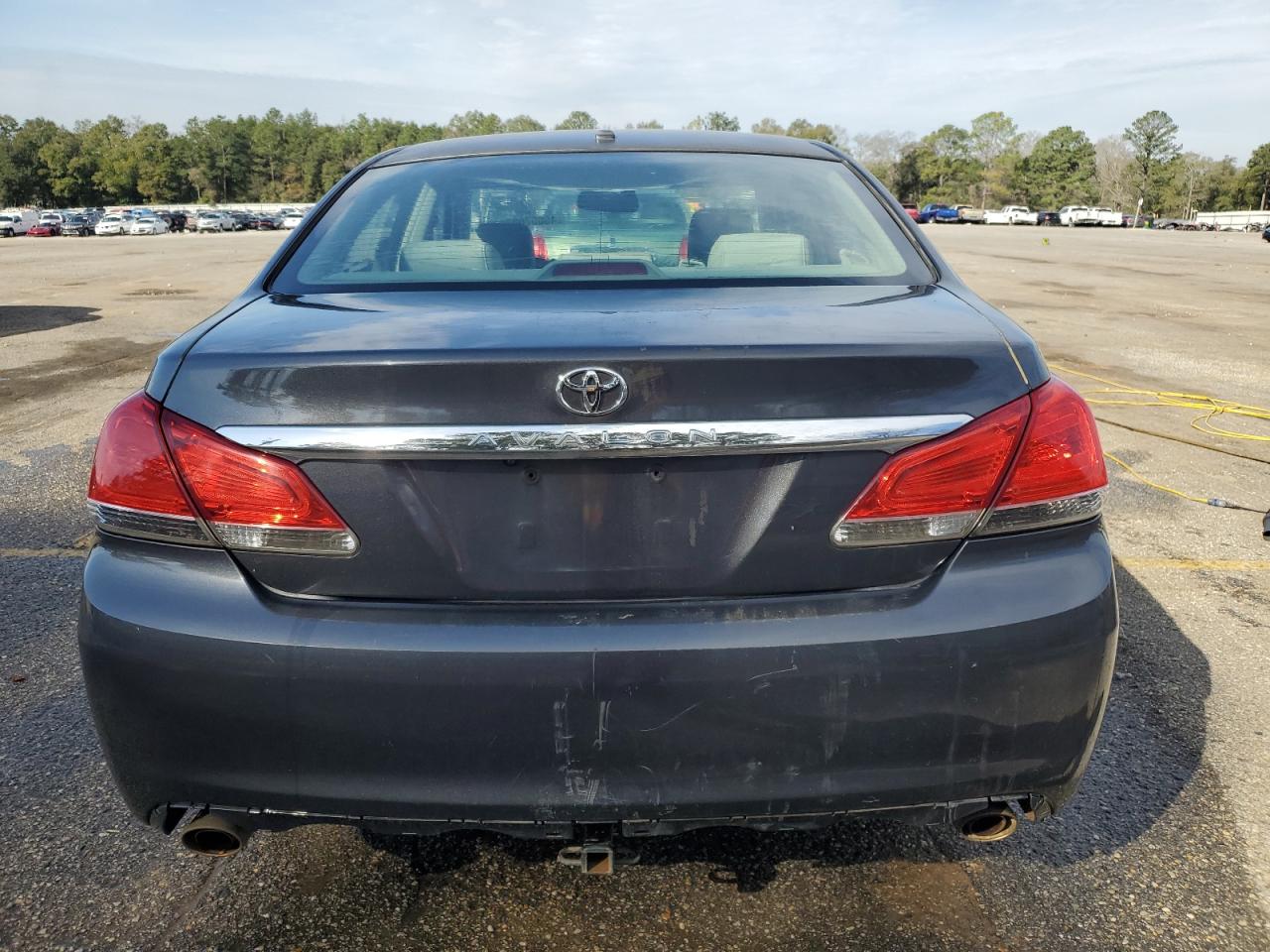 2011 Toyota Avalon - Image 6