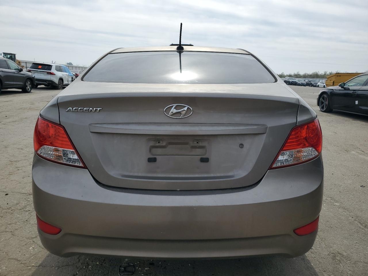 2013 Hyundai Accent - Image 6