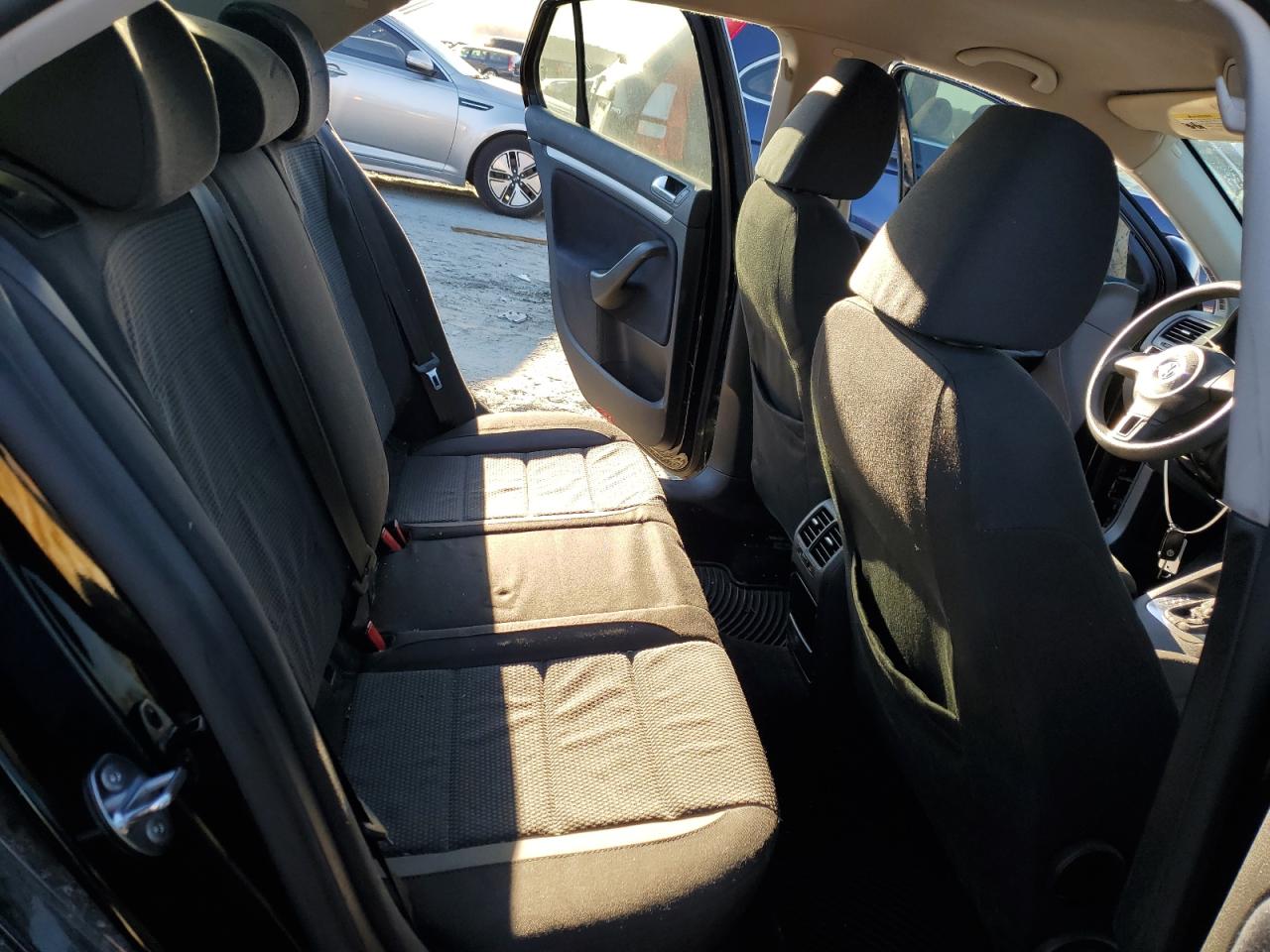 2010 Volkswagen Jetta - Image 10