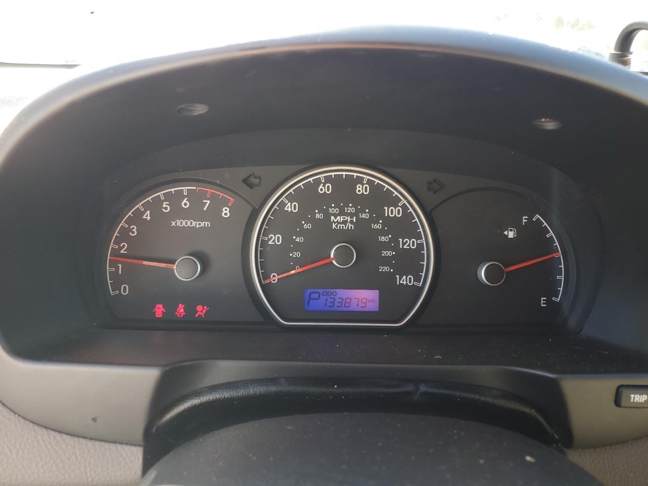 2010 Hyundai Elantra - Image 9