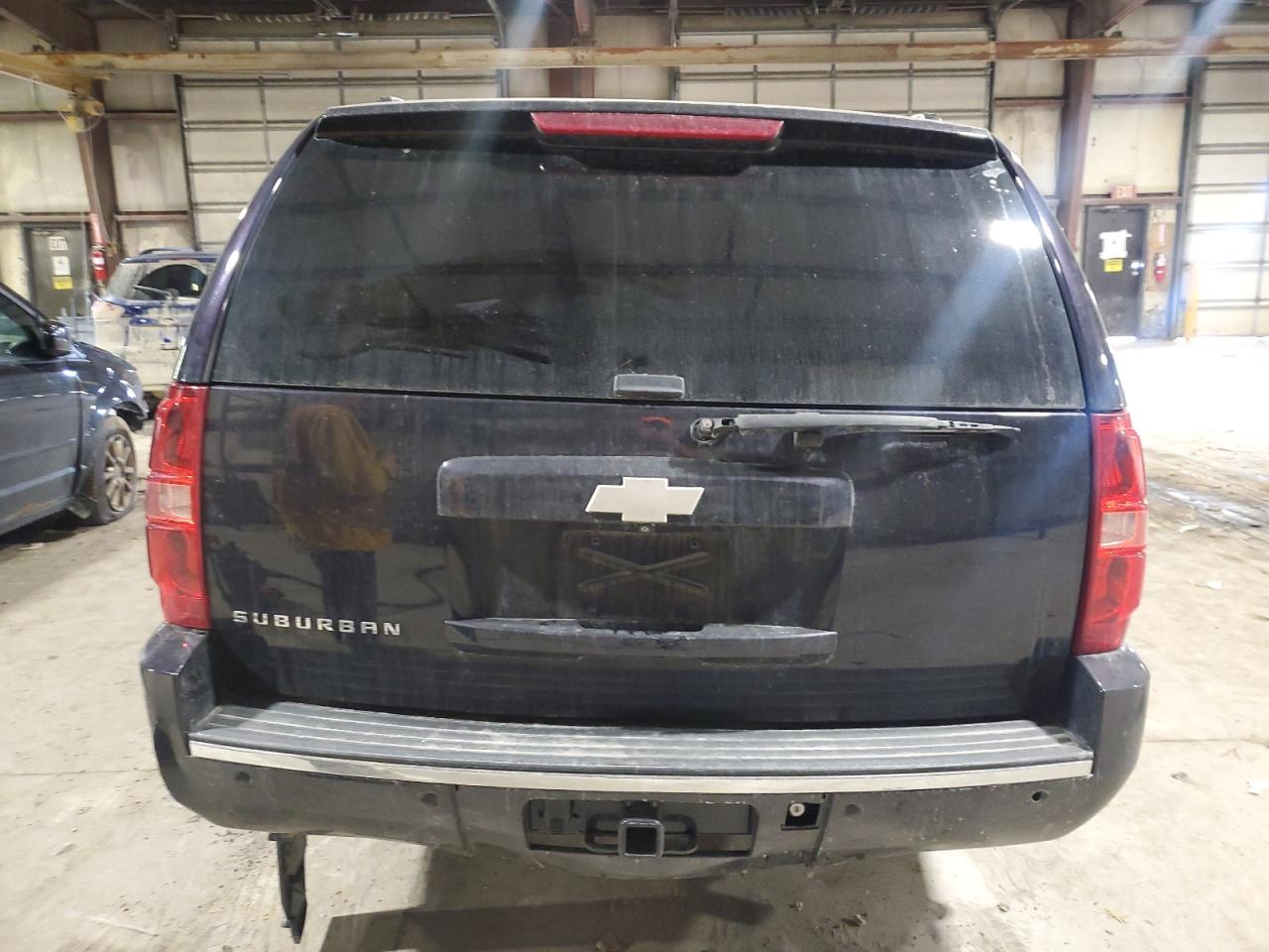 2014 Chevrolet Suburban - Image 6