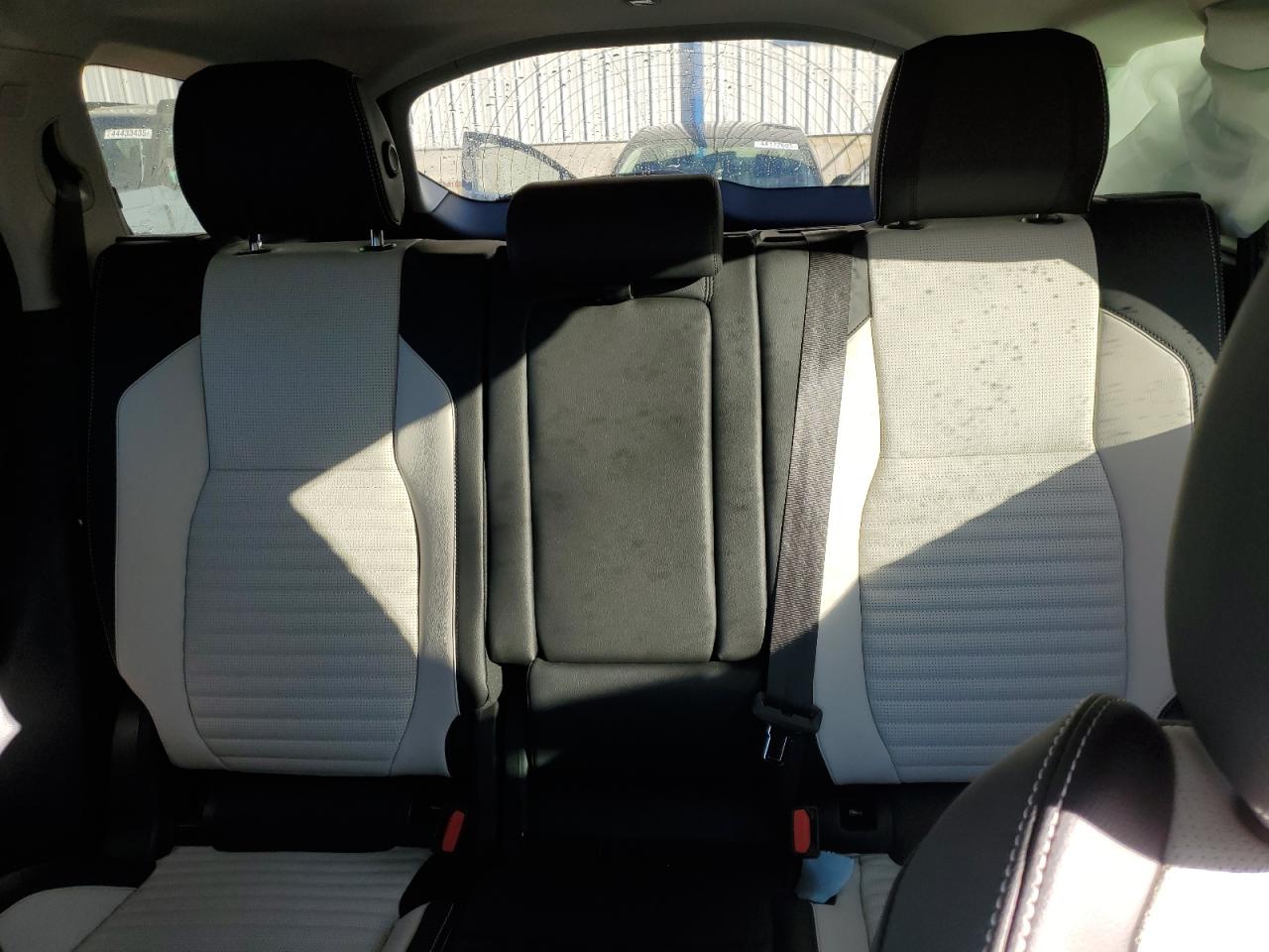 2023 Land Rover Discovery - Image 10