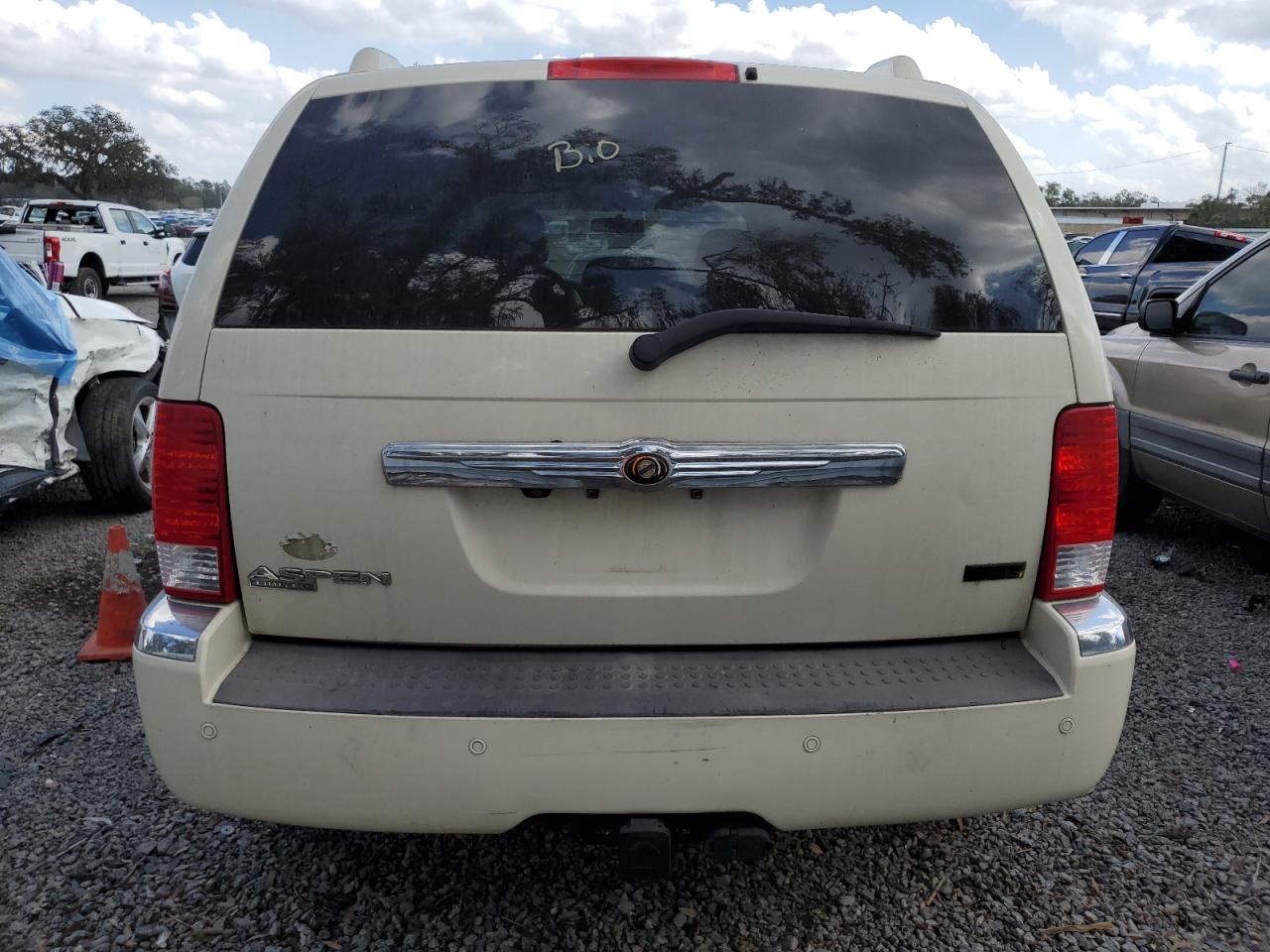 2008 Chrysler Aspen - Image 6