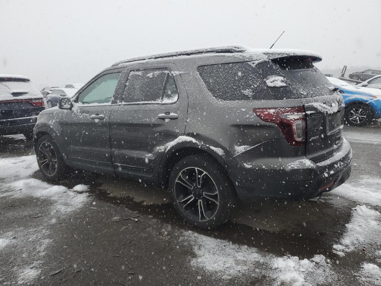 2015 Ford Explorer - Image 2