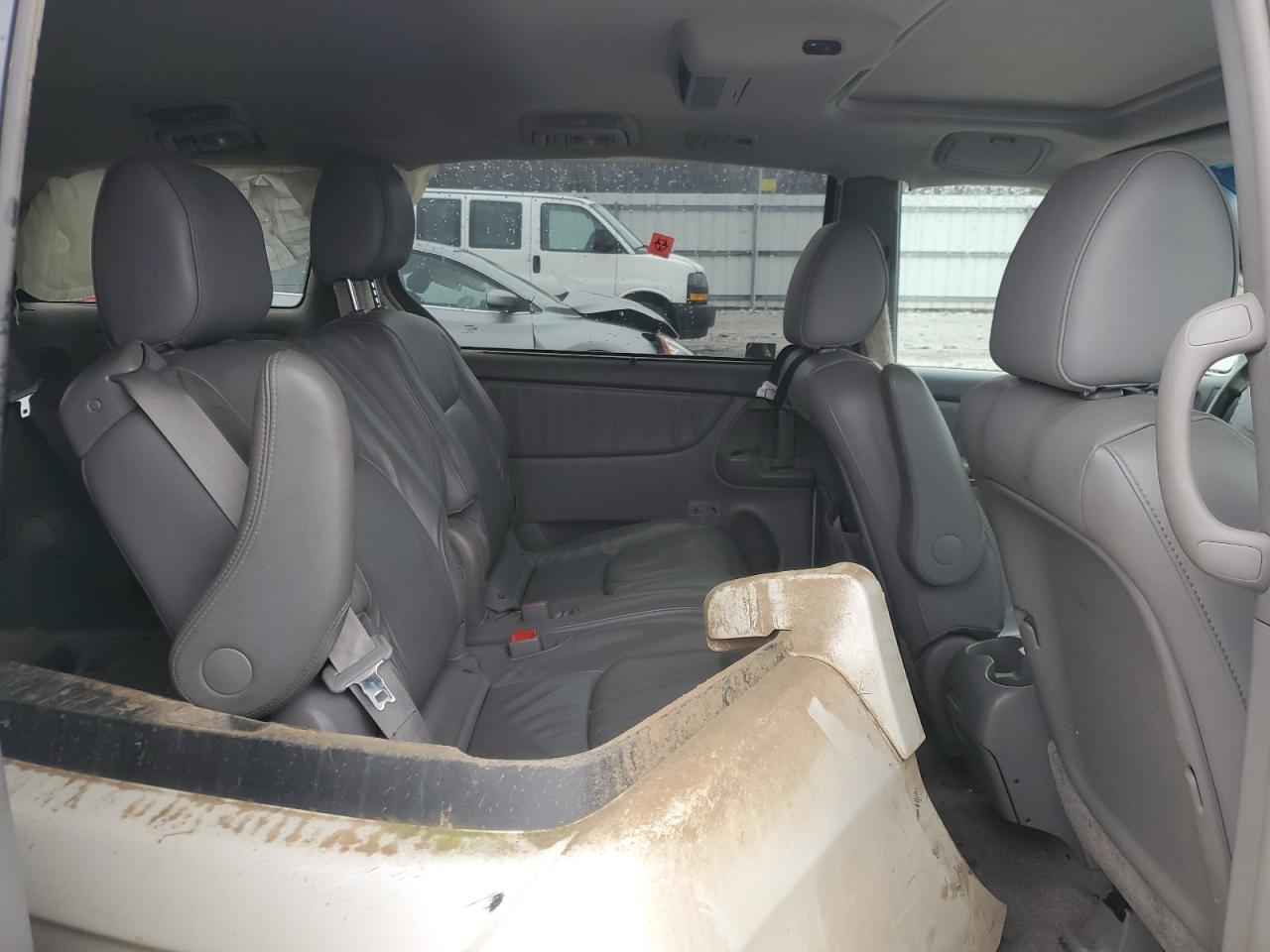 2009 Toyota Sienna - Image 11