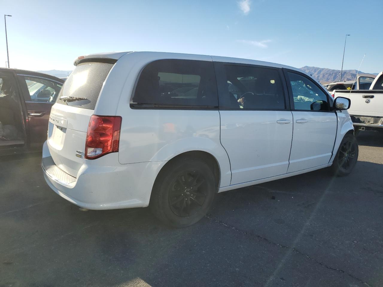 2019 Dodge Caravan - Image 3