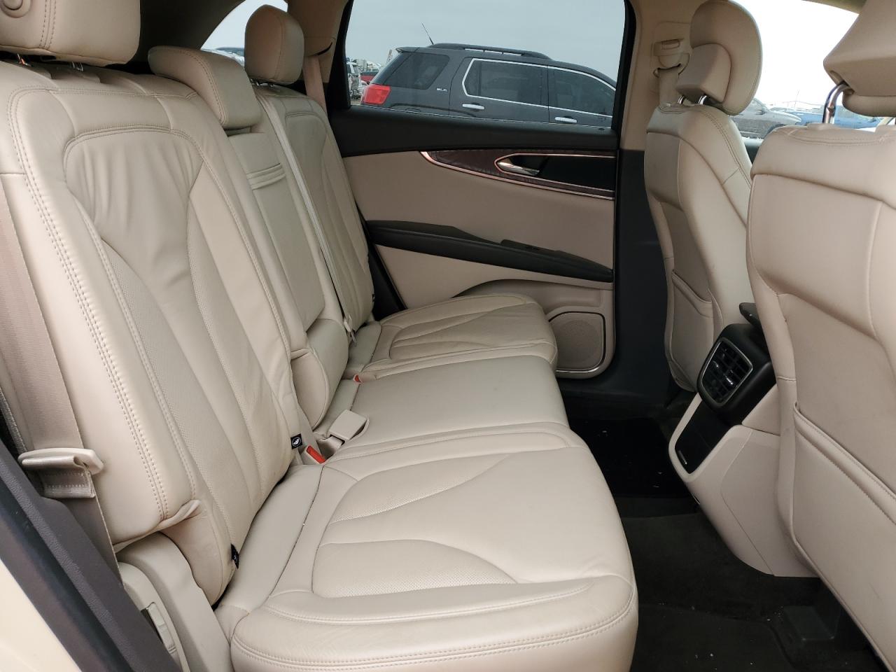 2016 Lincoln MKX - Image 11