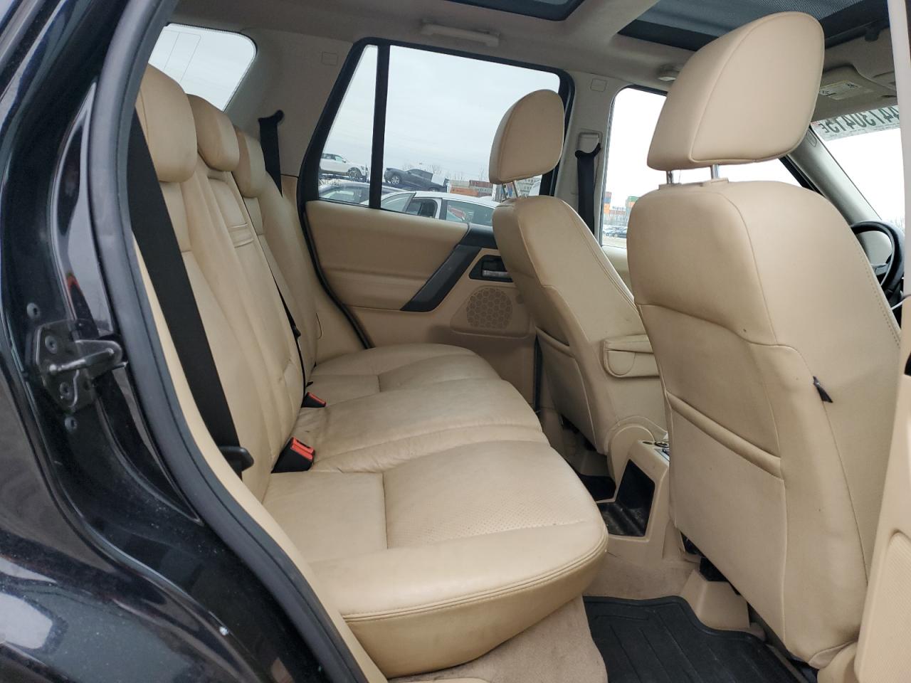 2008 Land Rover LR2 - Image 11