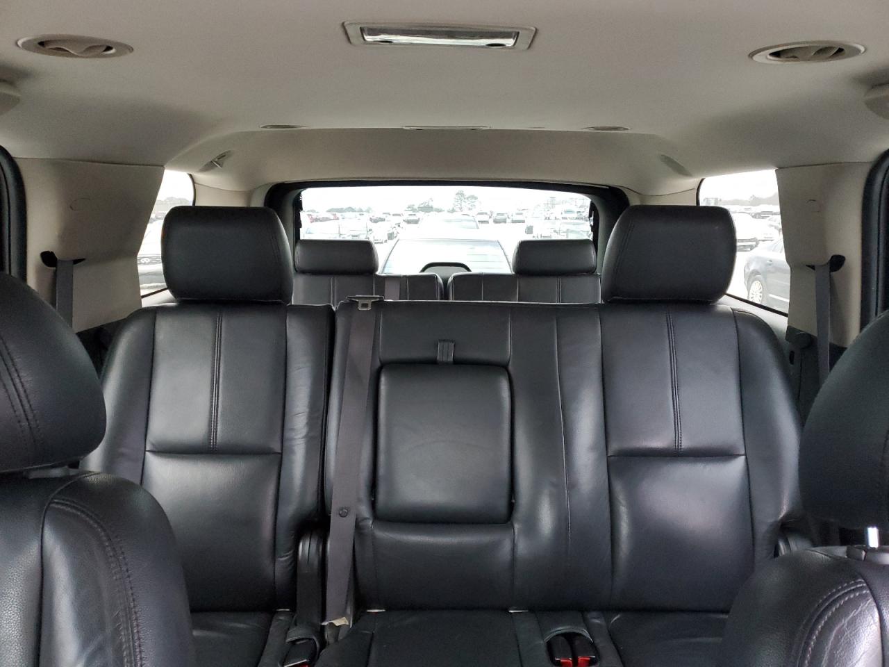 2011 GMC Yukon - Image 10